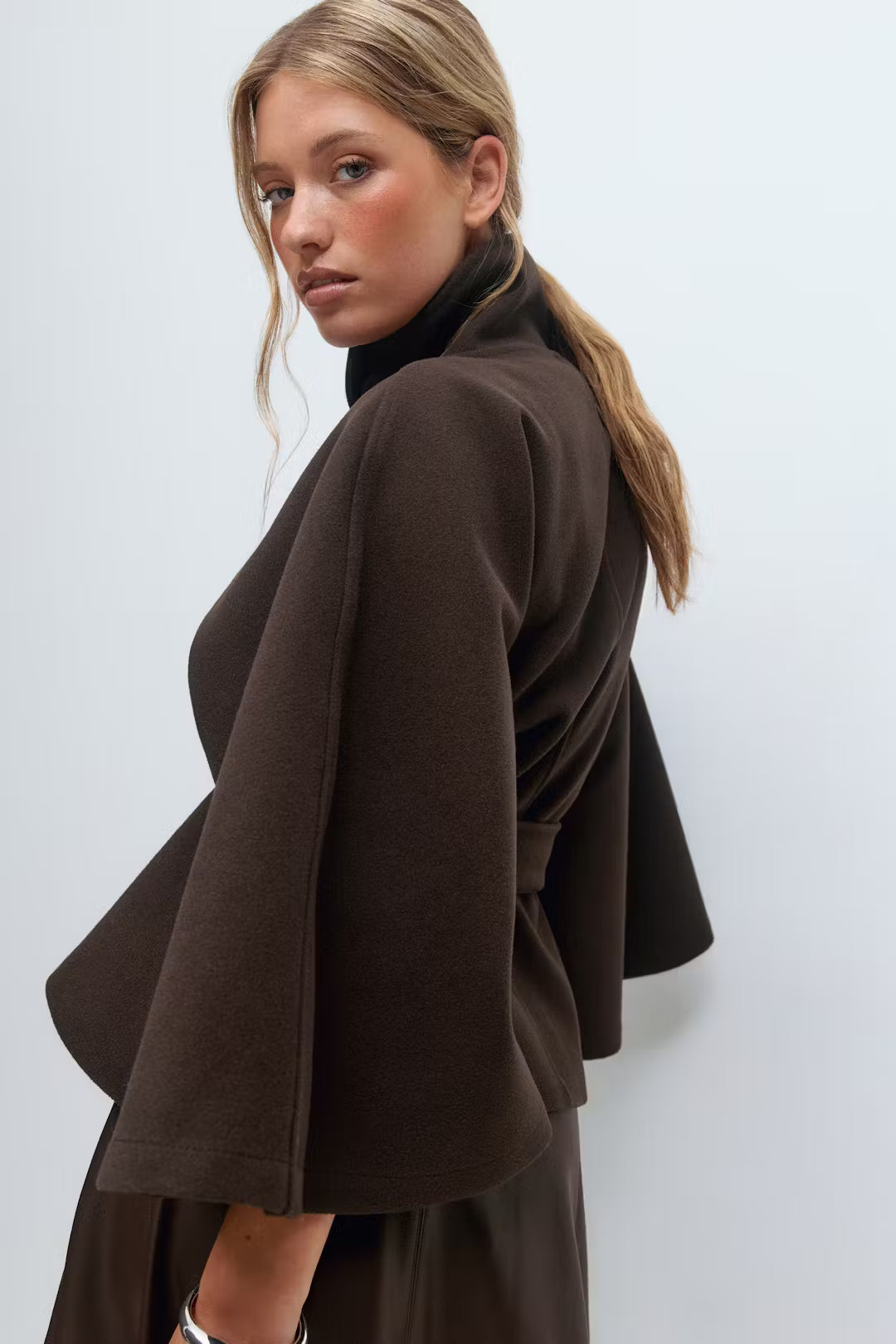 Meravant Amberfall Cape