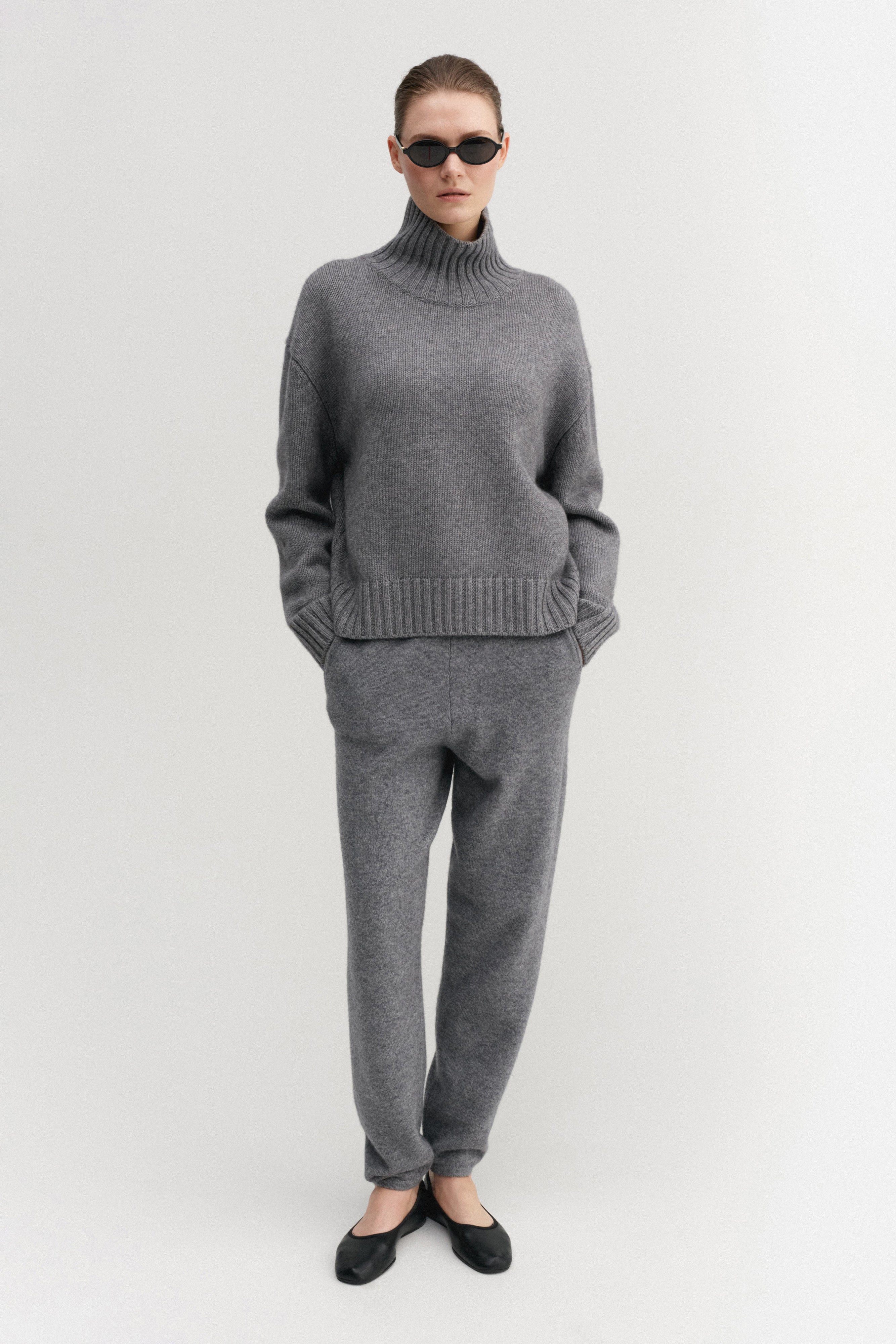Meravant Grey Turtleneck Sweater
