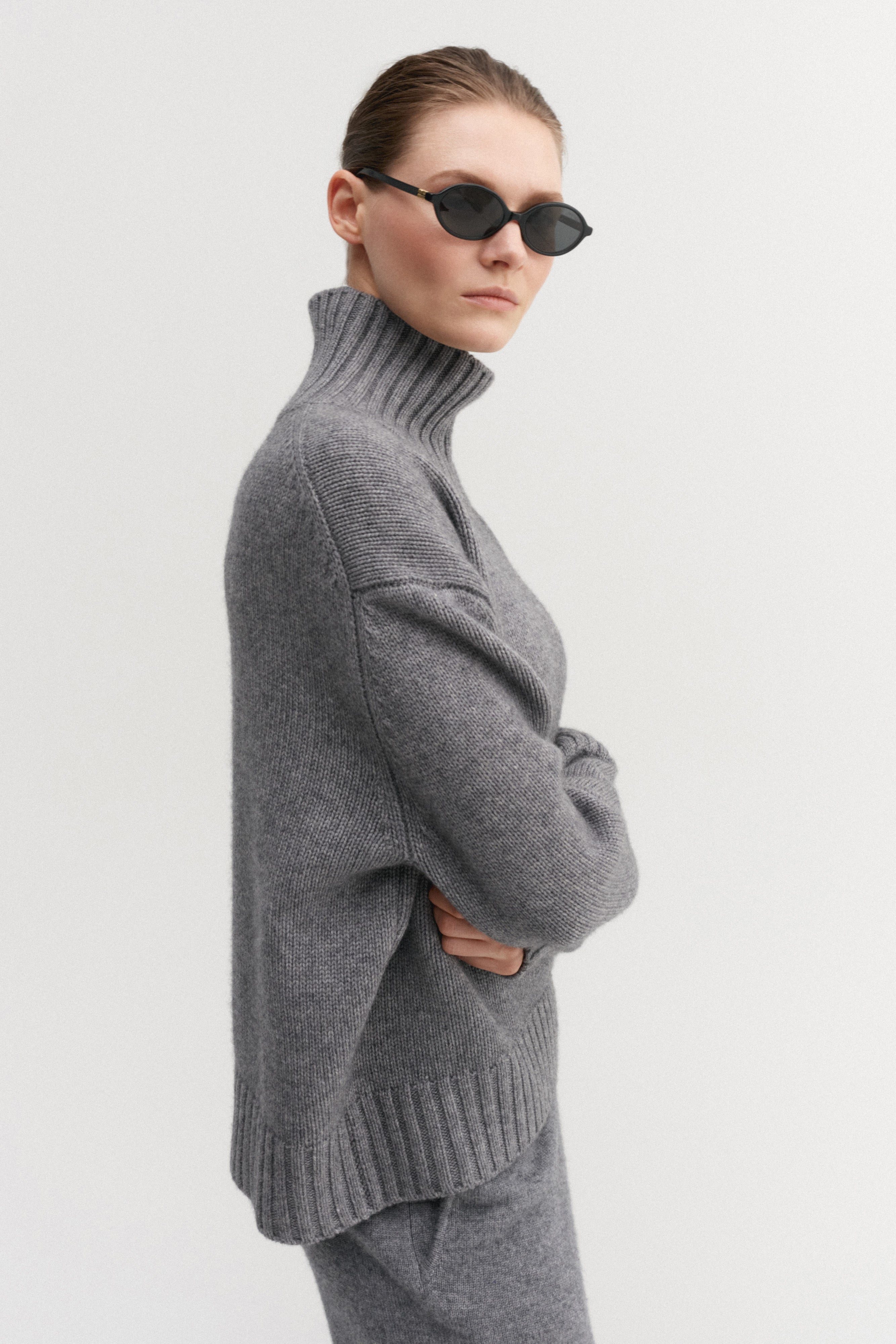 Meravant Grey Turtleneck Sweater