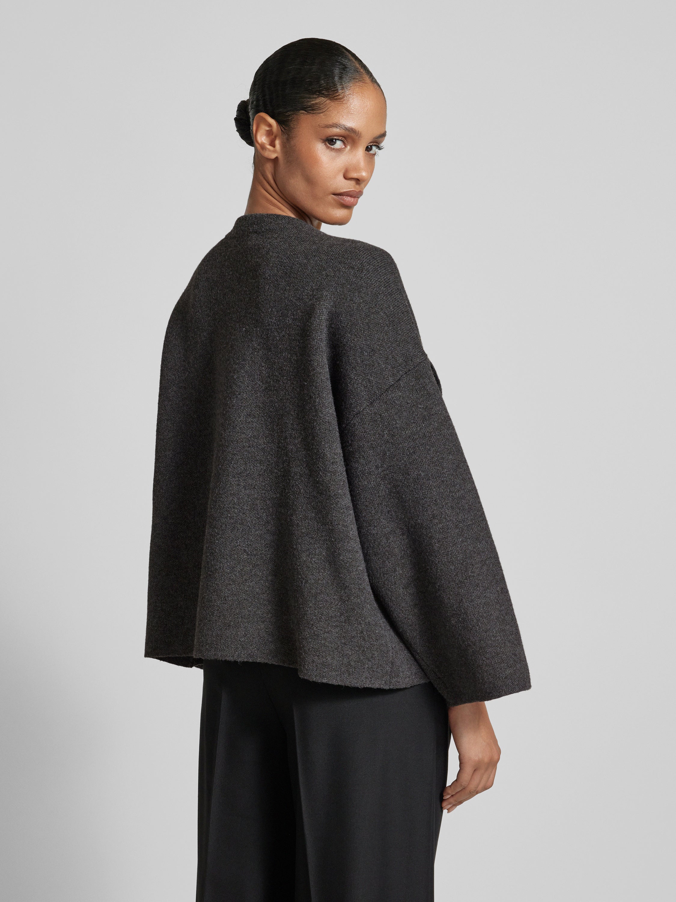 Meravant Dark Grey Sweater