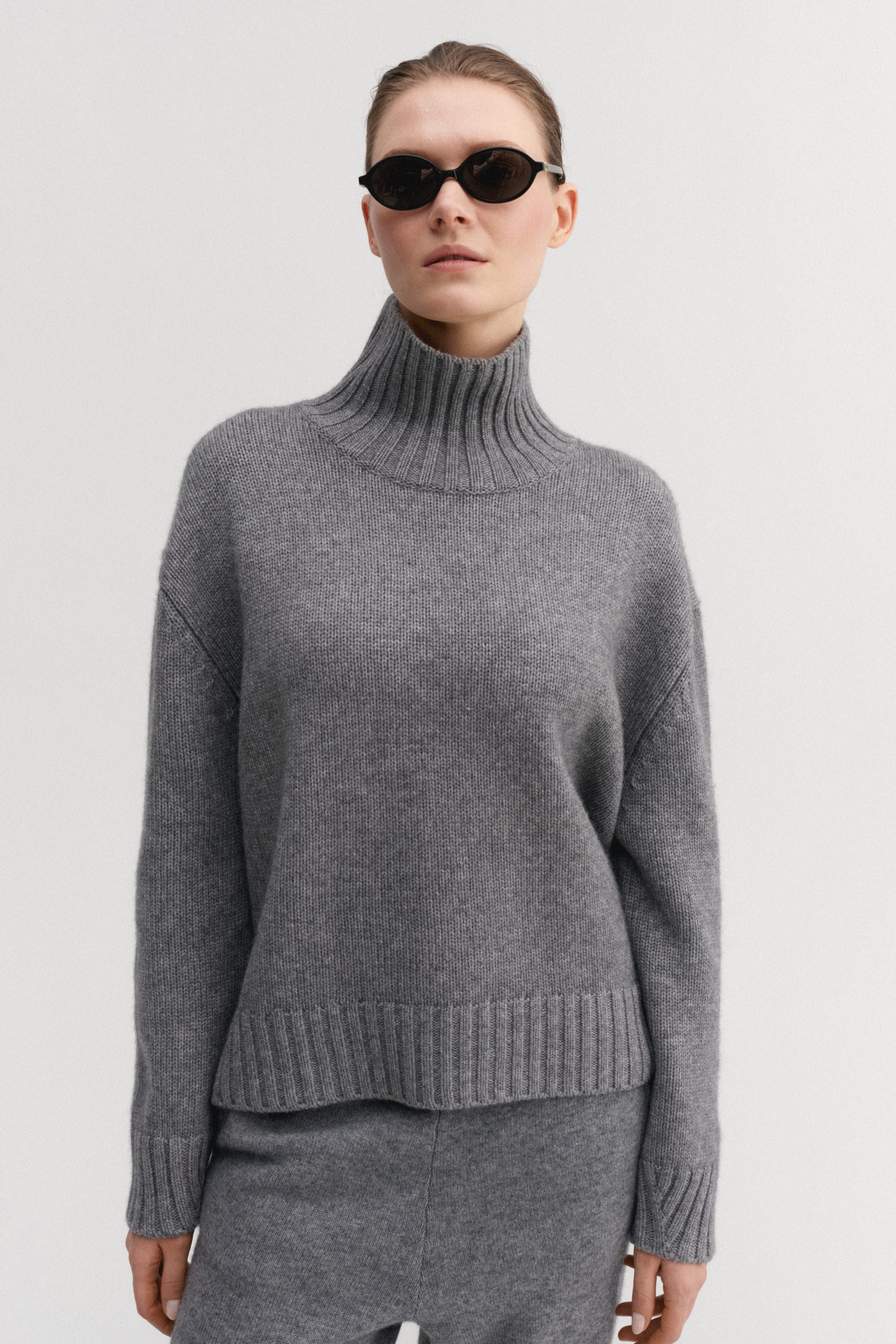 Meravant Grey Turtleneck Sweater