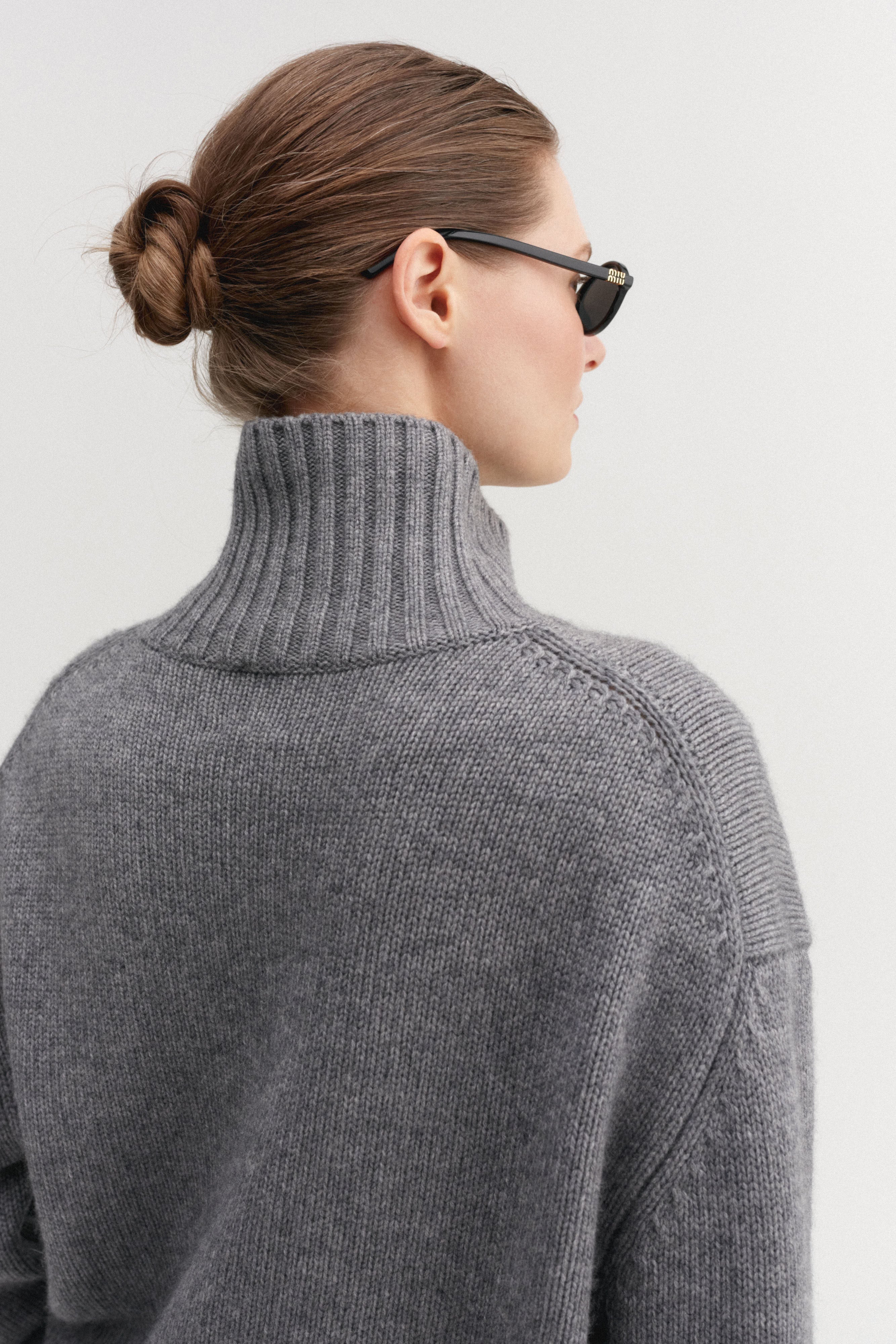 Meravant Grey Turtleneck Sweater